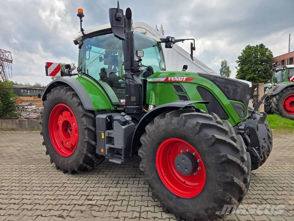Fendt 724 Vario Tractoren