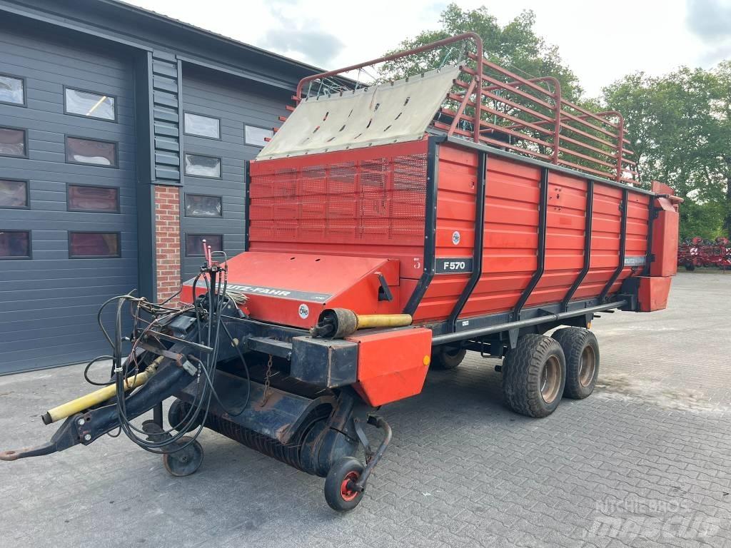 Deutz Fahr F 570 Opraapwagens