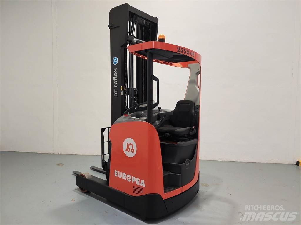 BT RRE 140 HC Reachtruck voor hoog niveau