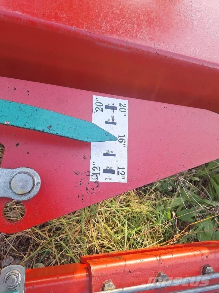 Kverneland PB100 Wentelploegen
