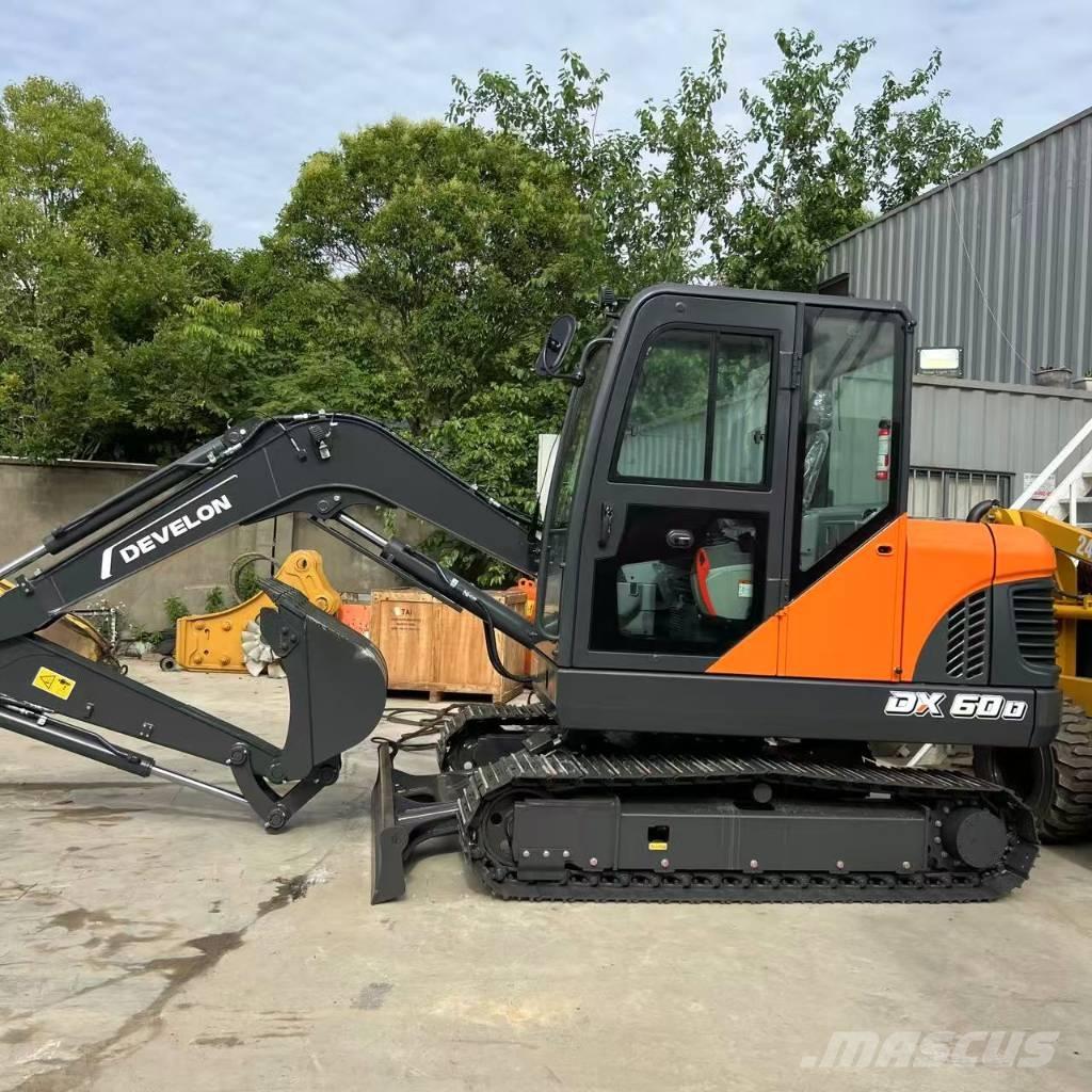 Develon DX 60 D Rupsgraafmachines