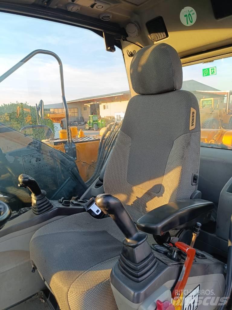 Volvo EW 140 C Wielgraafmachines