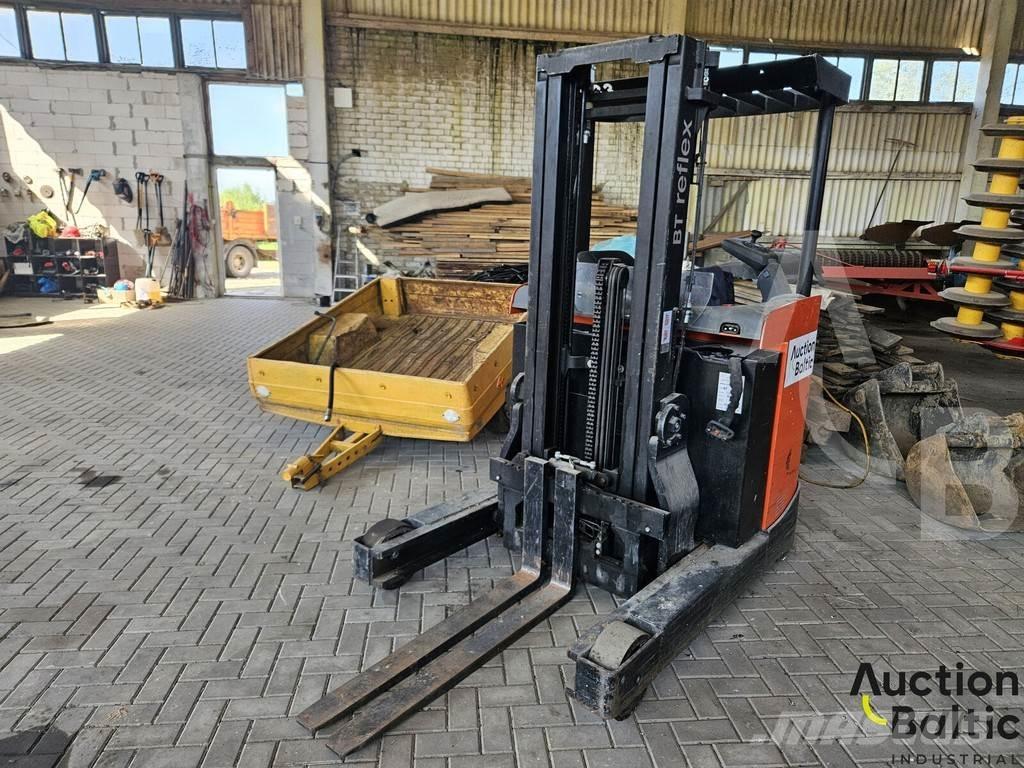BT RRE 140B Reachtruck voor hoog niveau