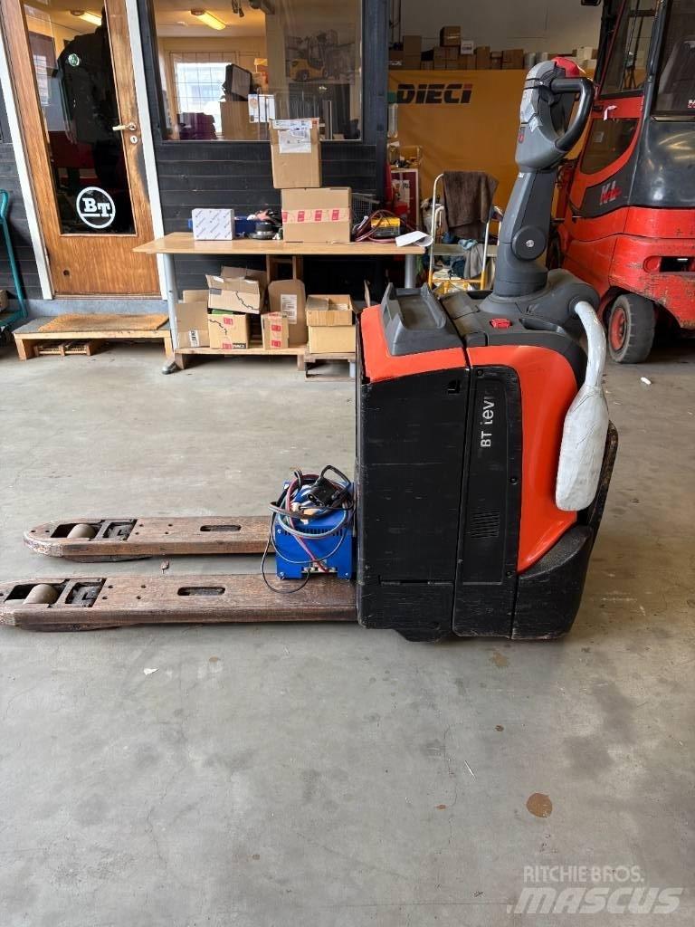BT LPE 200 Meerij pallettruck met platform