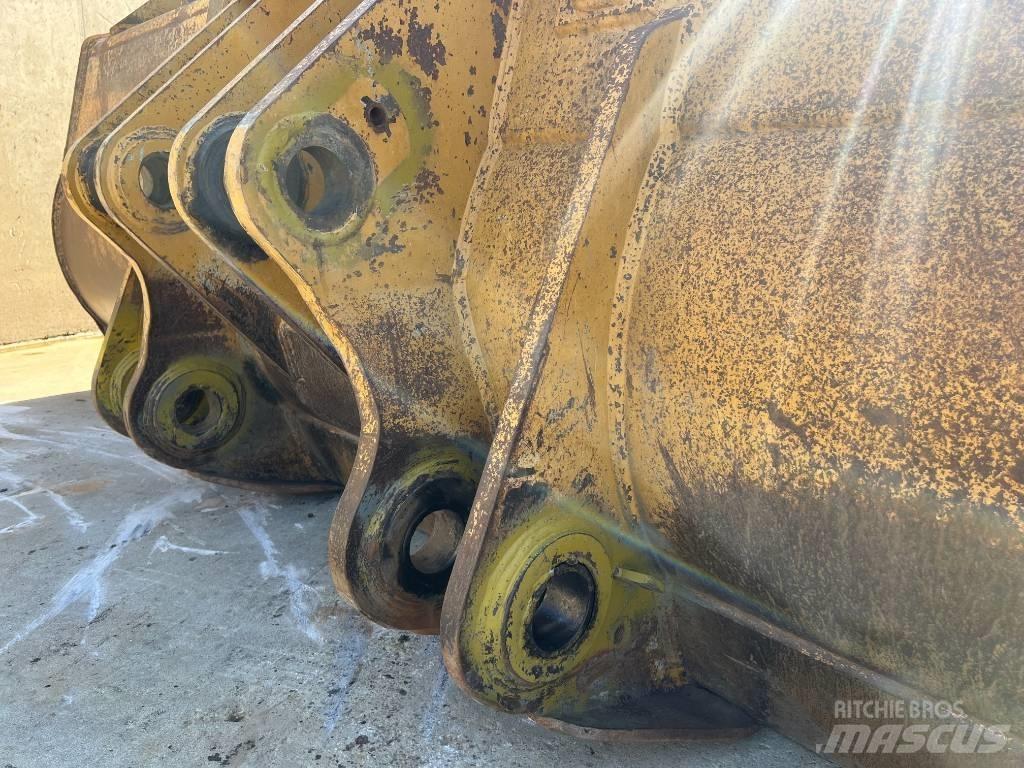 CAT 980 bucket Bakken