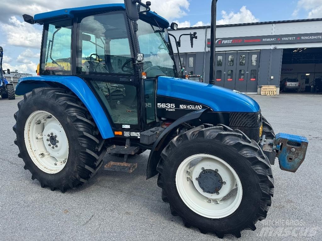 New Holland 5635 Tractoren