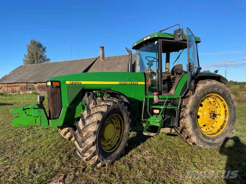 John Deere 8200 Tractoren