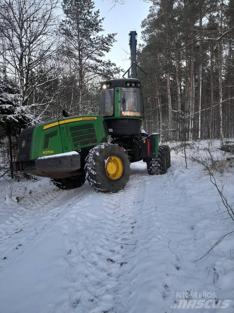 John Deere 1070 E Harvesters