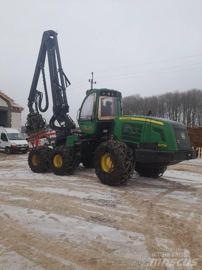 John Deere 1070 E Harvesters