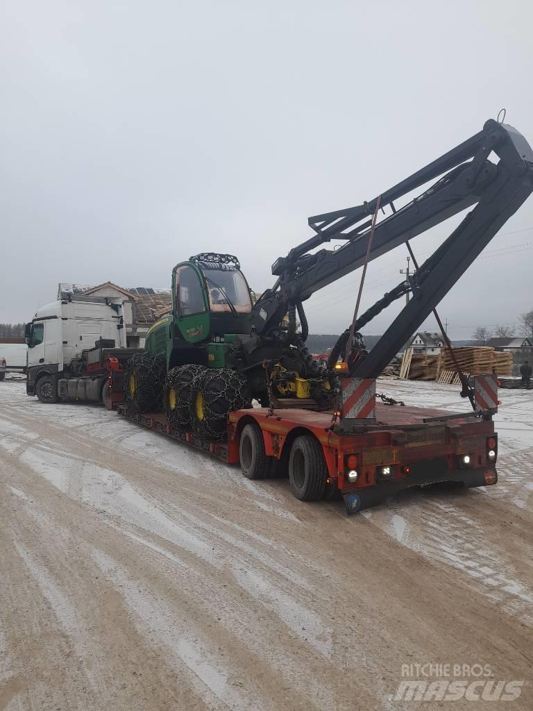 John Deere 1070 E Harvesters