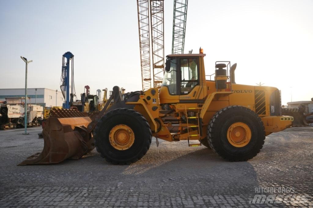 Volvo L220 F Wielladers
