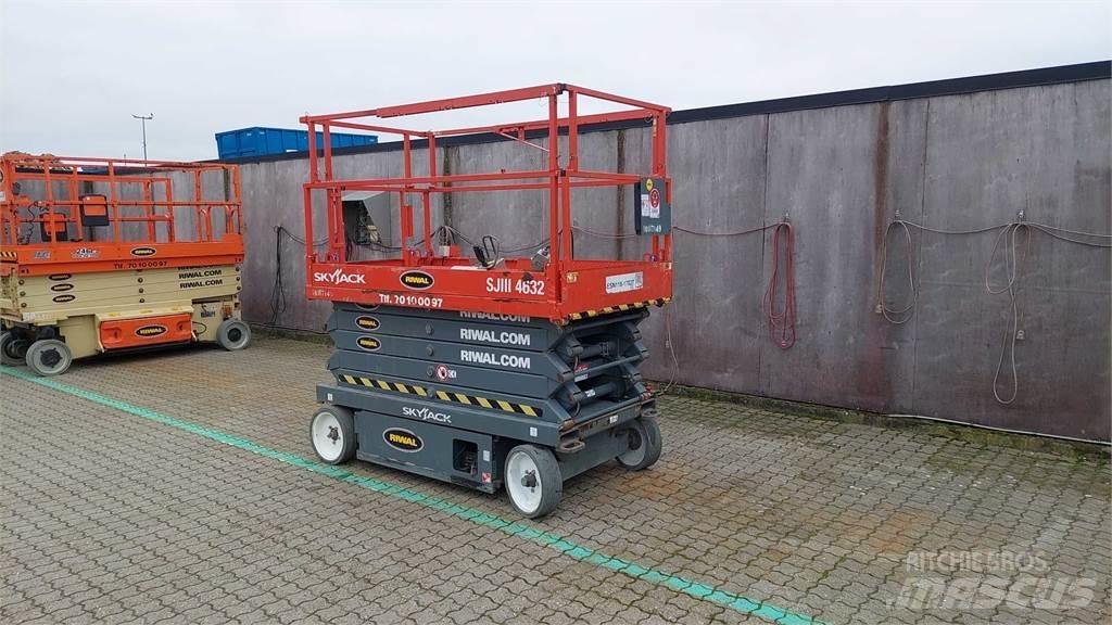 SkyJack SJIII4632 Schaarhoogwerkers
