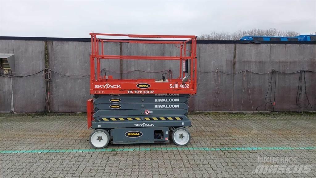 SkyJack SJIII4632 Schaarhoogwerkers