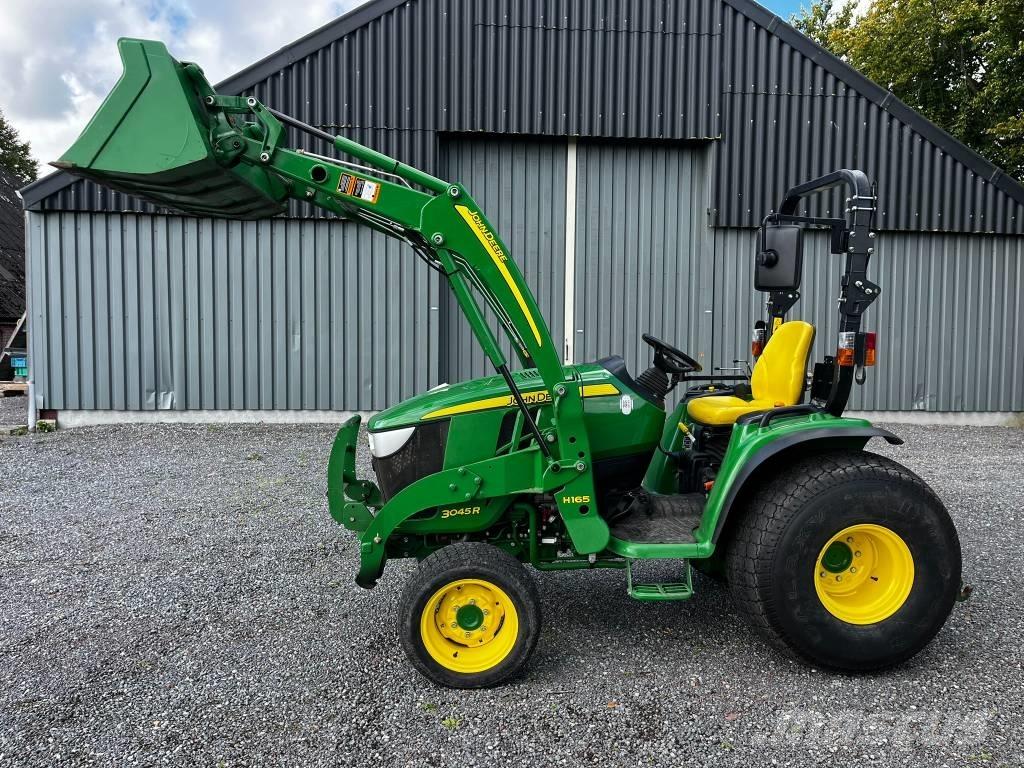 John Deere 3045 R Tractoren