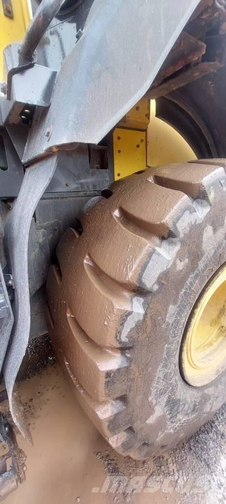 Komatsu WA470-8 Wielladers