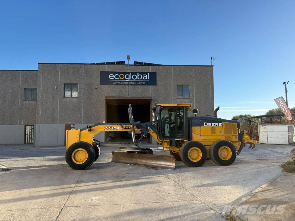 John Deere 772 GP Graders