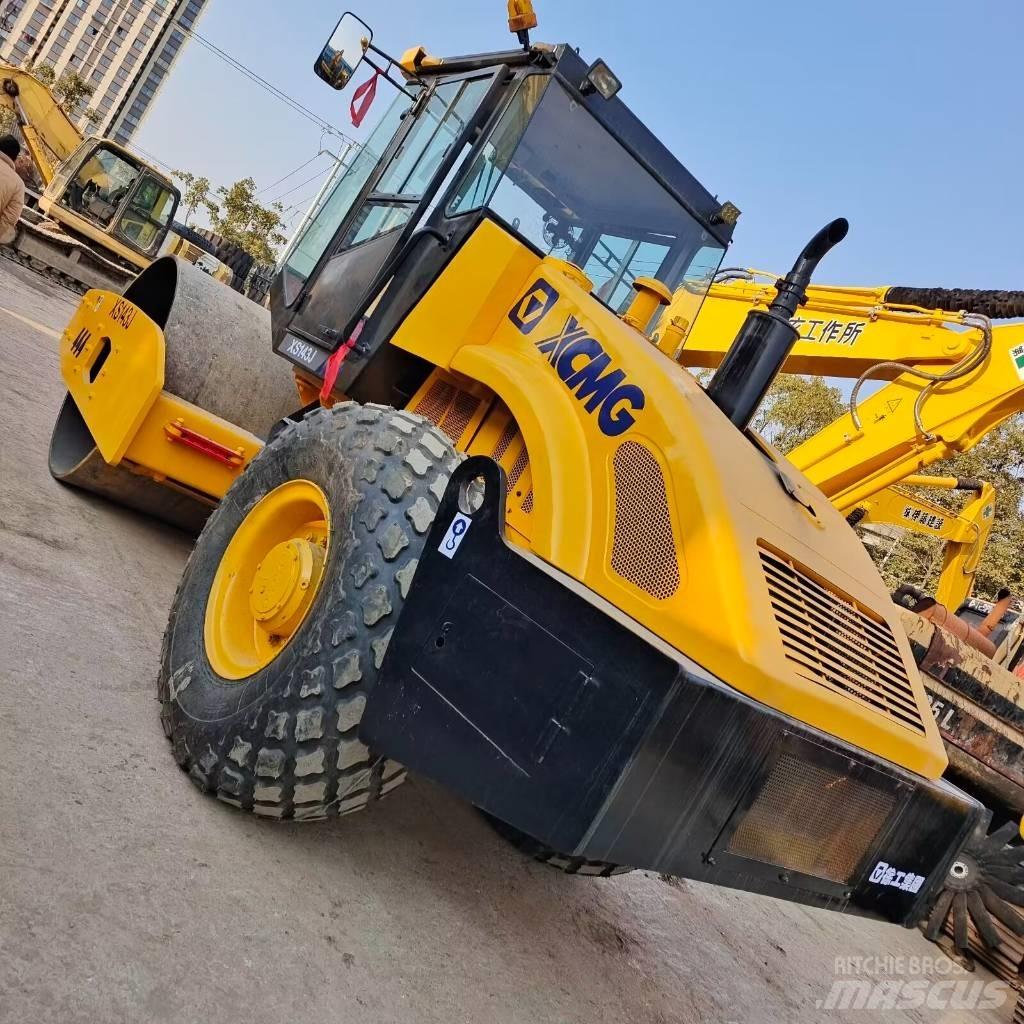 XCMG XS 142 J Trilrolwalsen