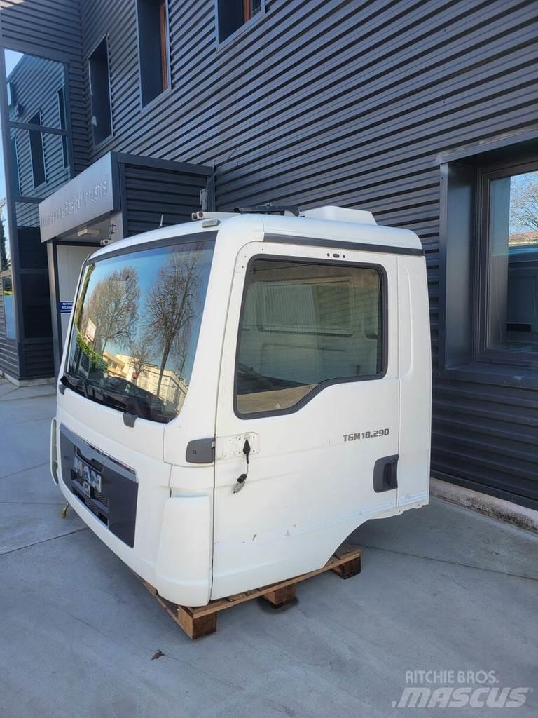 MAN TGM - Day cab Cabine en interieur