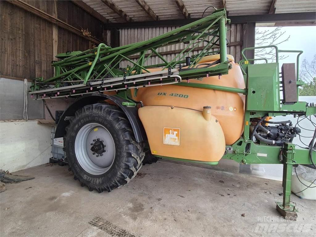 Amazone UX 4200 Getrokken spuitmachines