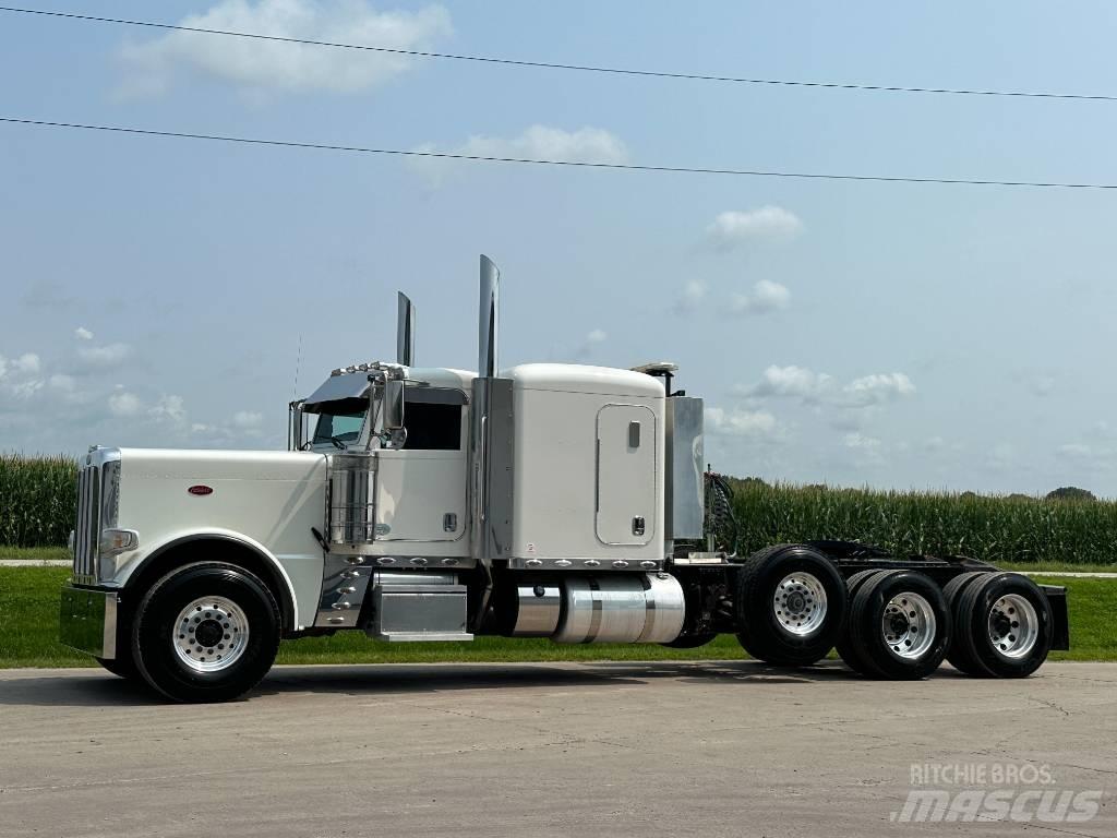 Peterbilt 389 Trekkers