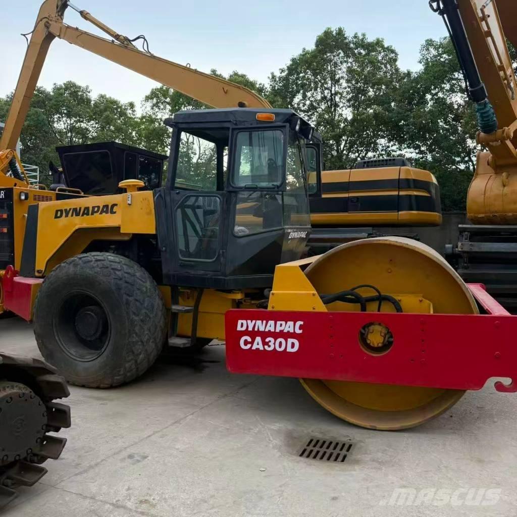 Dynapac CA 30 D Trilrolwalsen