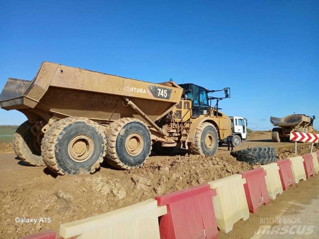 CAT 745 Knik dumptrucks