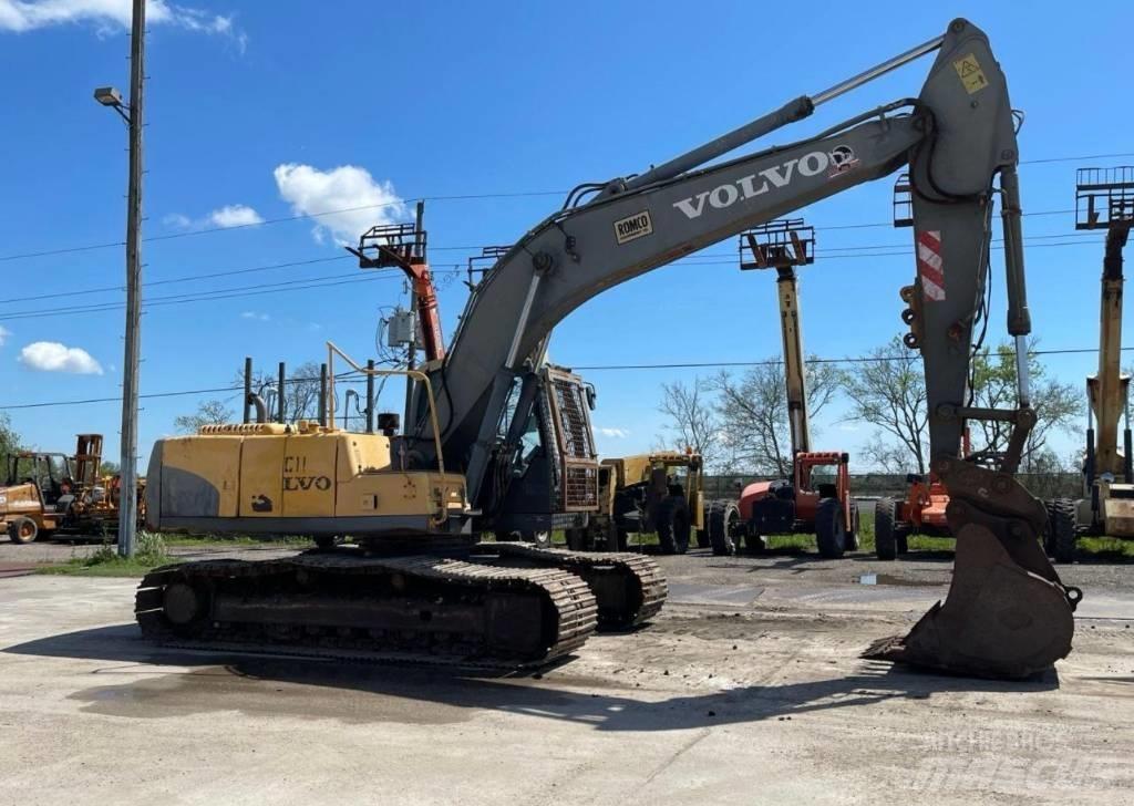VOLVO 210CL Rupsgraafmachines