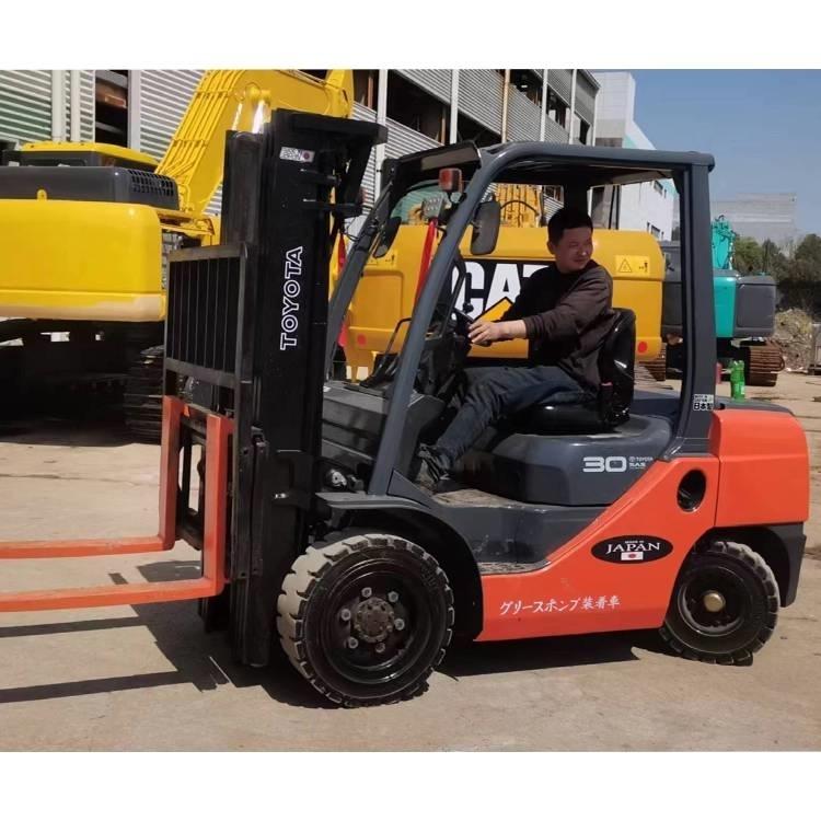 Toyota 8 FDN 30 Diesel heftrucks
