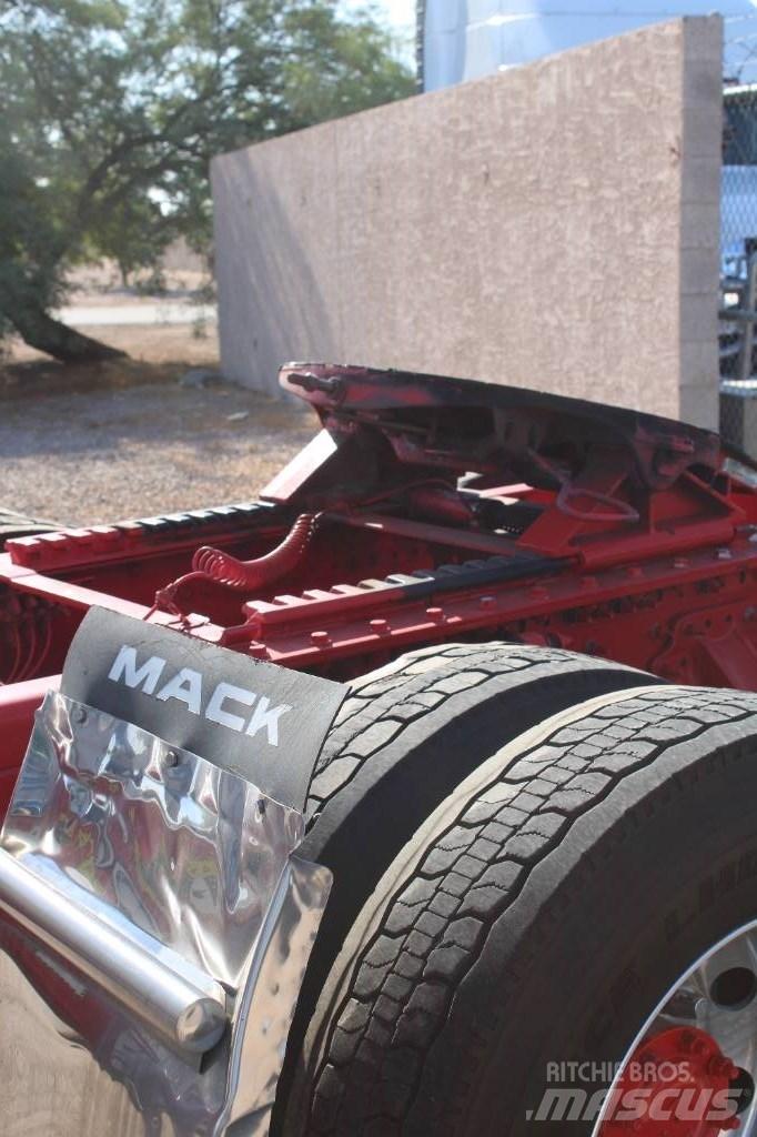 Mack Anthem Trekkers