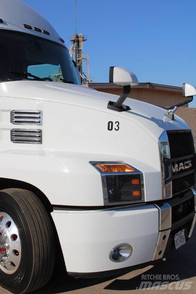 Mack Anthem Trekkers