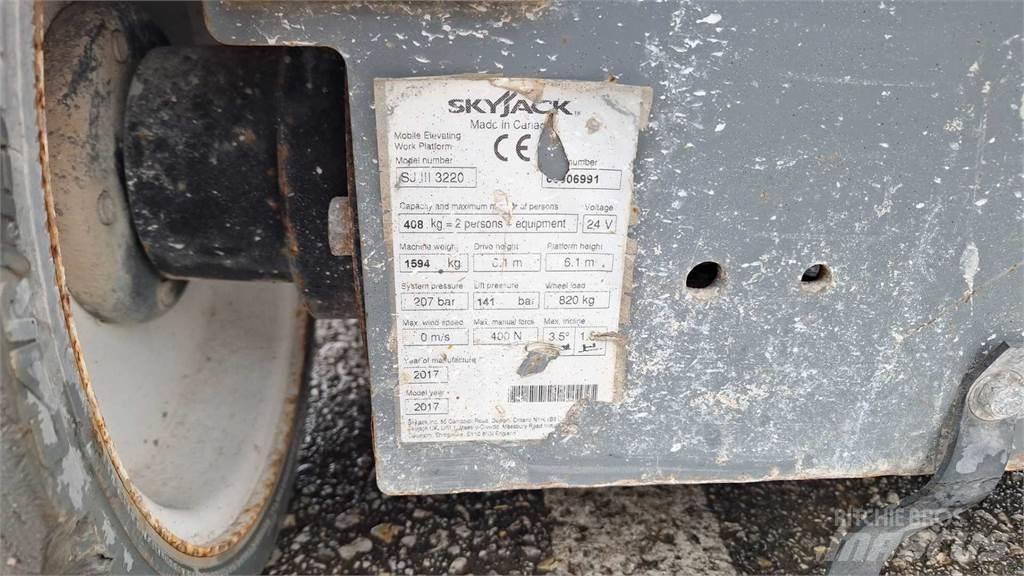 SkyJack SJIII3220 Schaarhoogwerkers