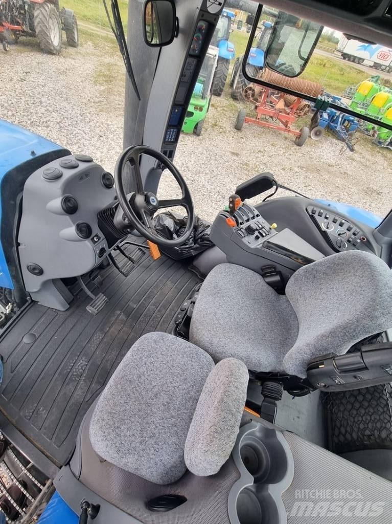 New Holland T 8040 Tractoren