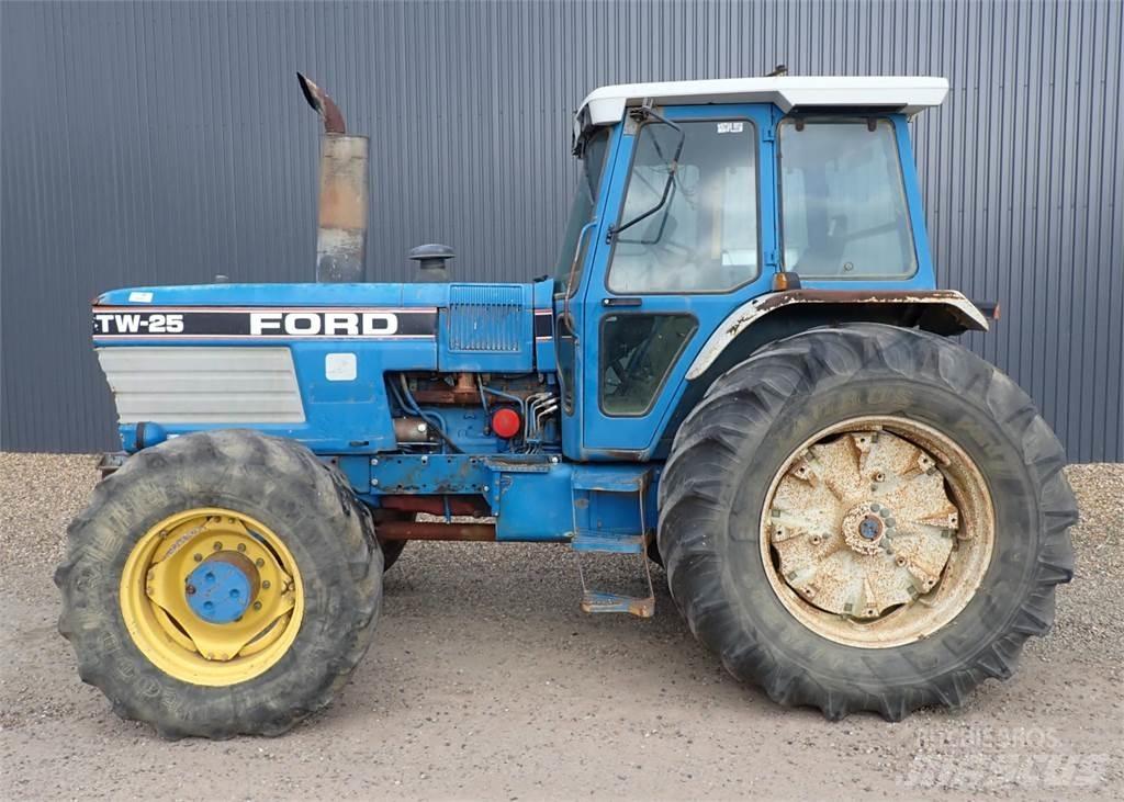 Ford TW25 Tractoren