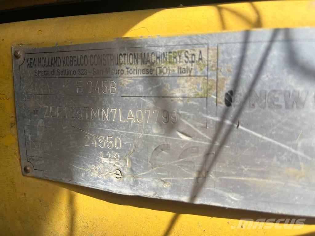 New Holland E 245 B Rupsgraafmachines