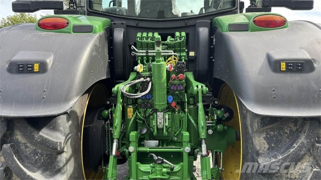 John Deere 6R215 Tractoren