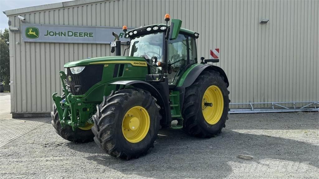 John Deere 6R215 Tractoren