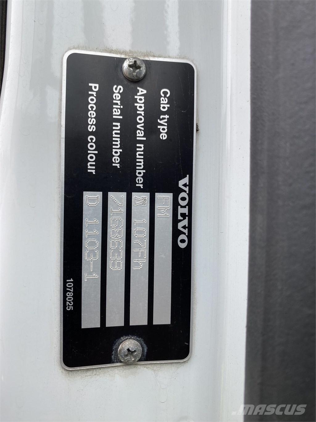Volvo FM 340 Vlakke laadvloer met kraan