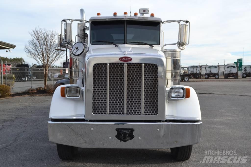 Peterbilt 367 Trekkers