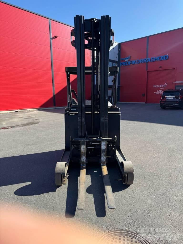 Linde R 25 Reachtruck voor hoog niveau