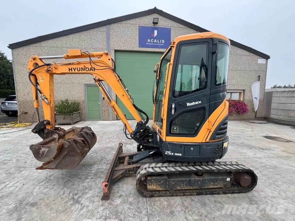 Hyundai R25Z Minigraafmachines < 7t
