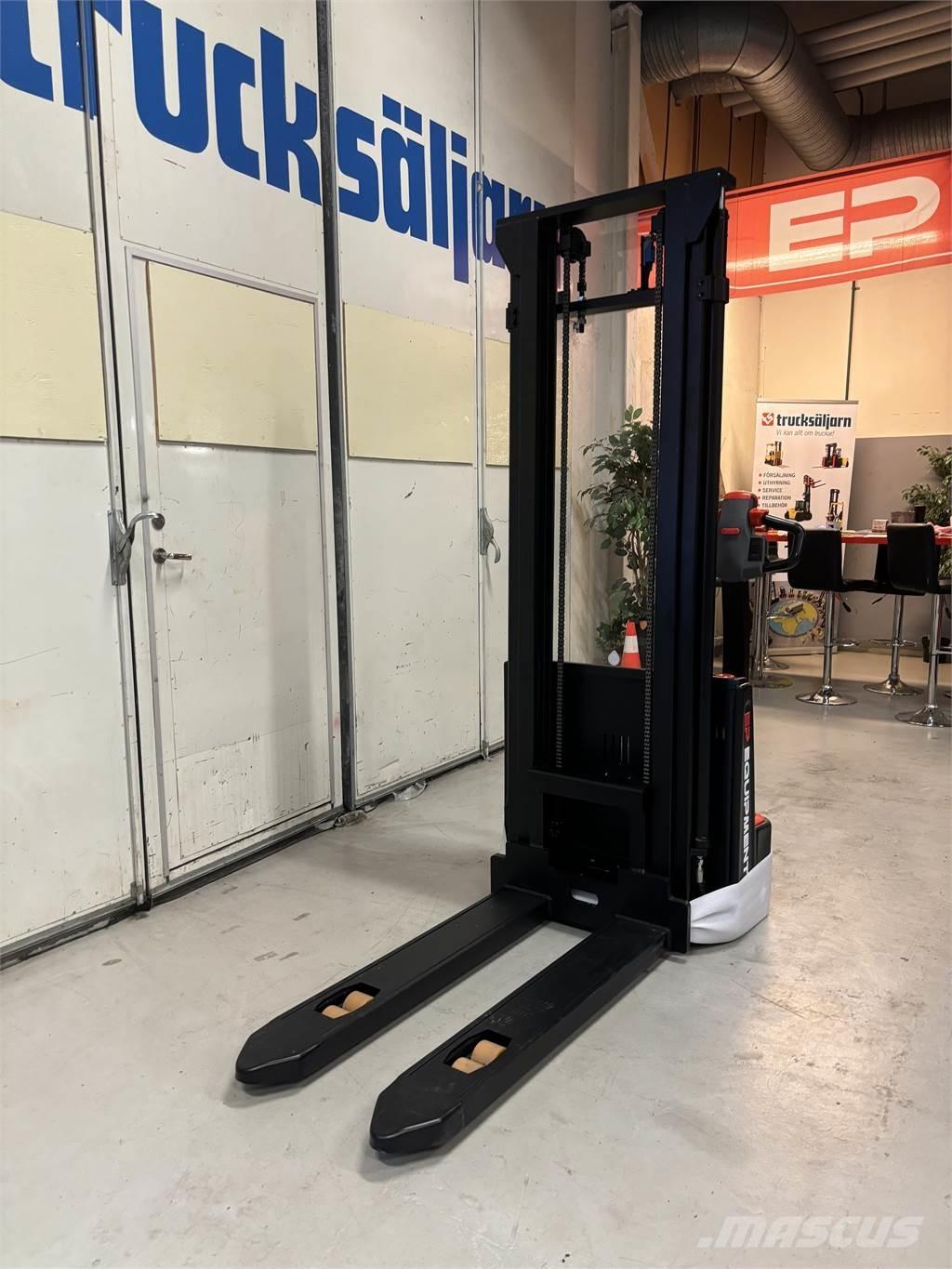 ESA 121 Stapelaar meeloop