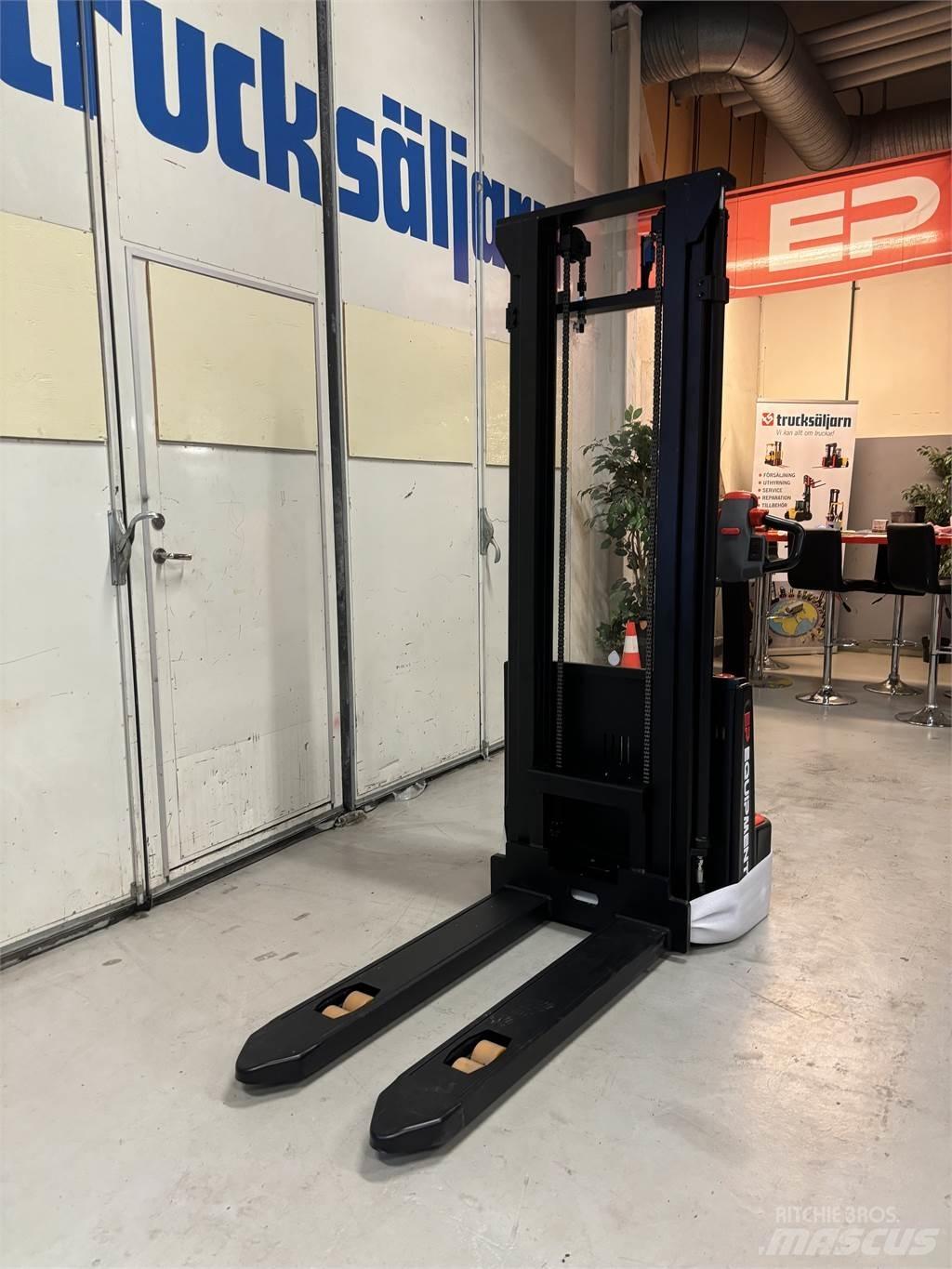  ESA 121 Stapelaar meeloop