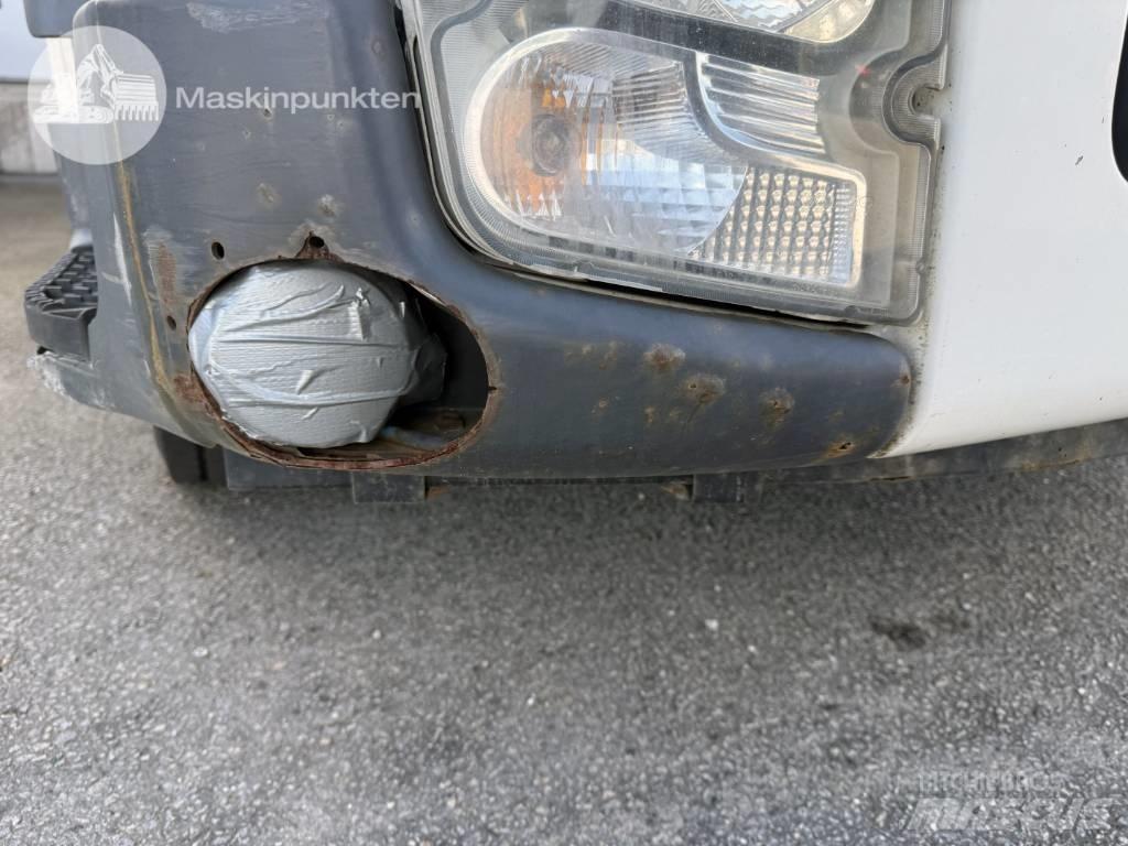 Volvo FL 240 Bakwagens met gesloten opbouw