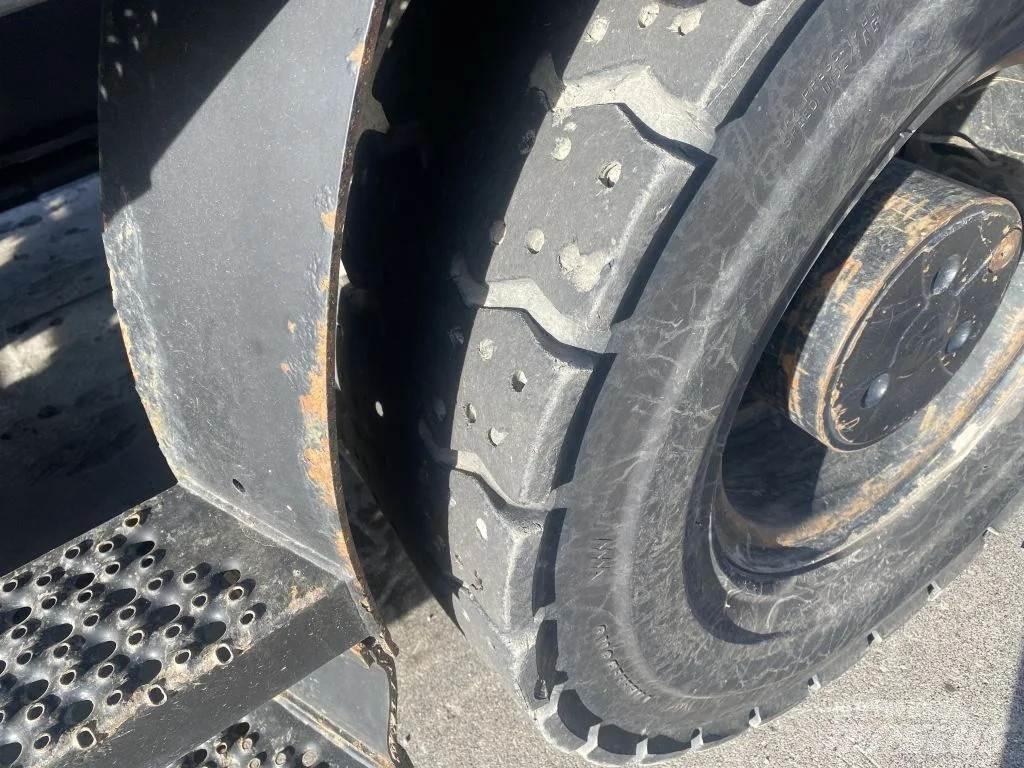 CAT M318F Wielgraafmachines