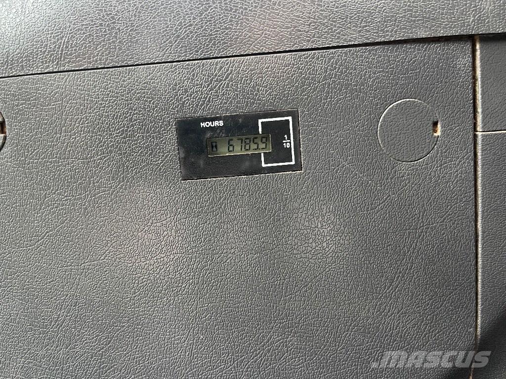 Hyundai HX220L Rupsgraafmachines