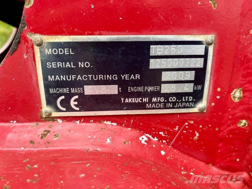 Takeuchi TB 250 Minigraafmachines < 7t