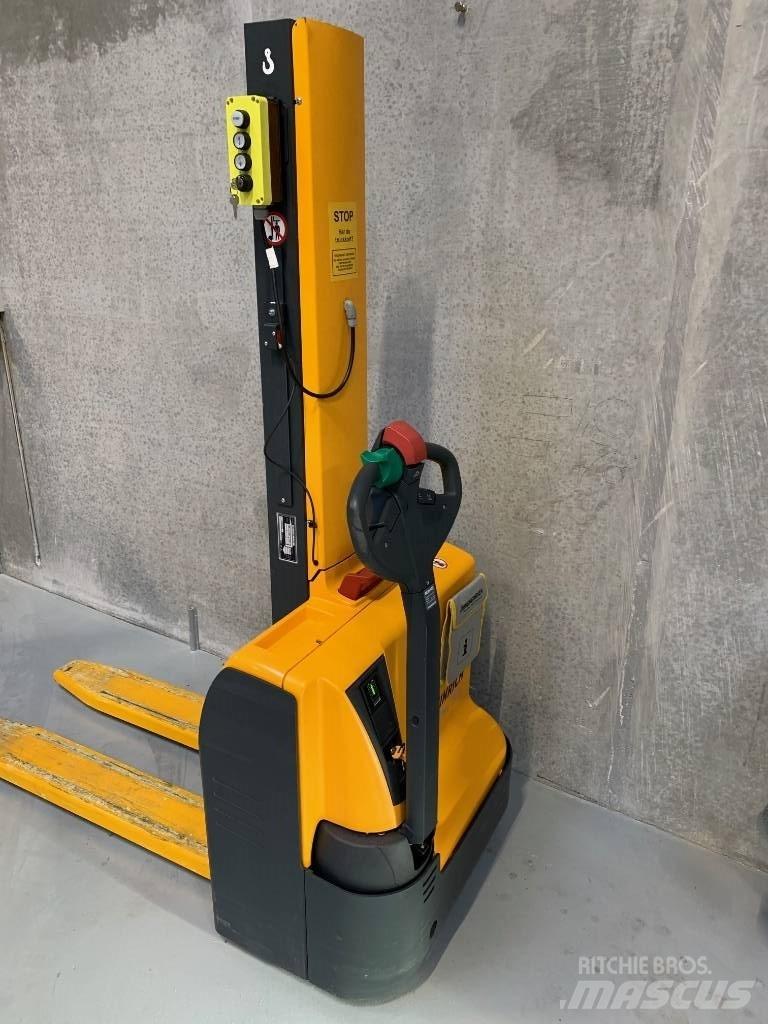 Jungheinrich EMC 110 Stapelaar meeloop