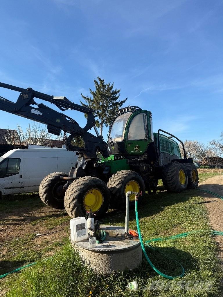 John Deere 1270 E Harvesters
