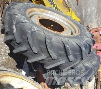  Pneus 12.4R24 Banden, wielen en velgen