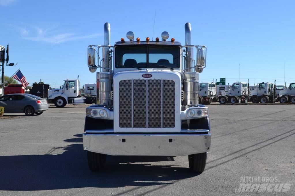 Peterbilt 389 Trekkers